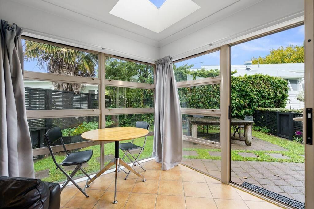 Sunny, Quiet, 2-Bedroom Unit In Fabulous Location! Cambridge Εξωτερικό φωτογραφία